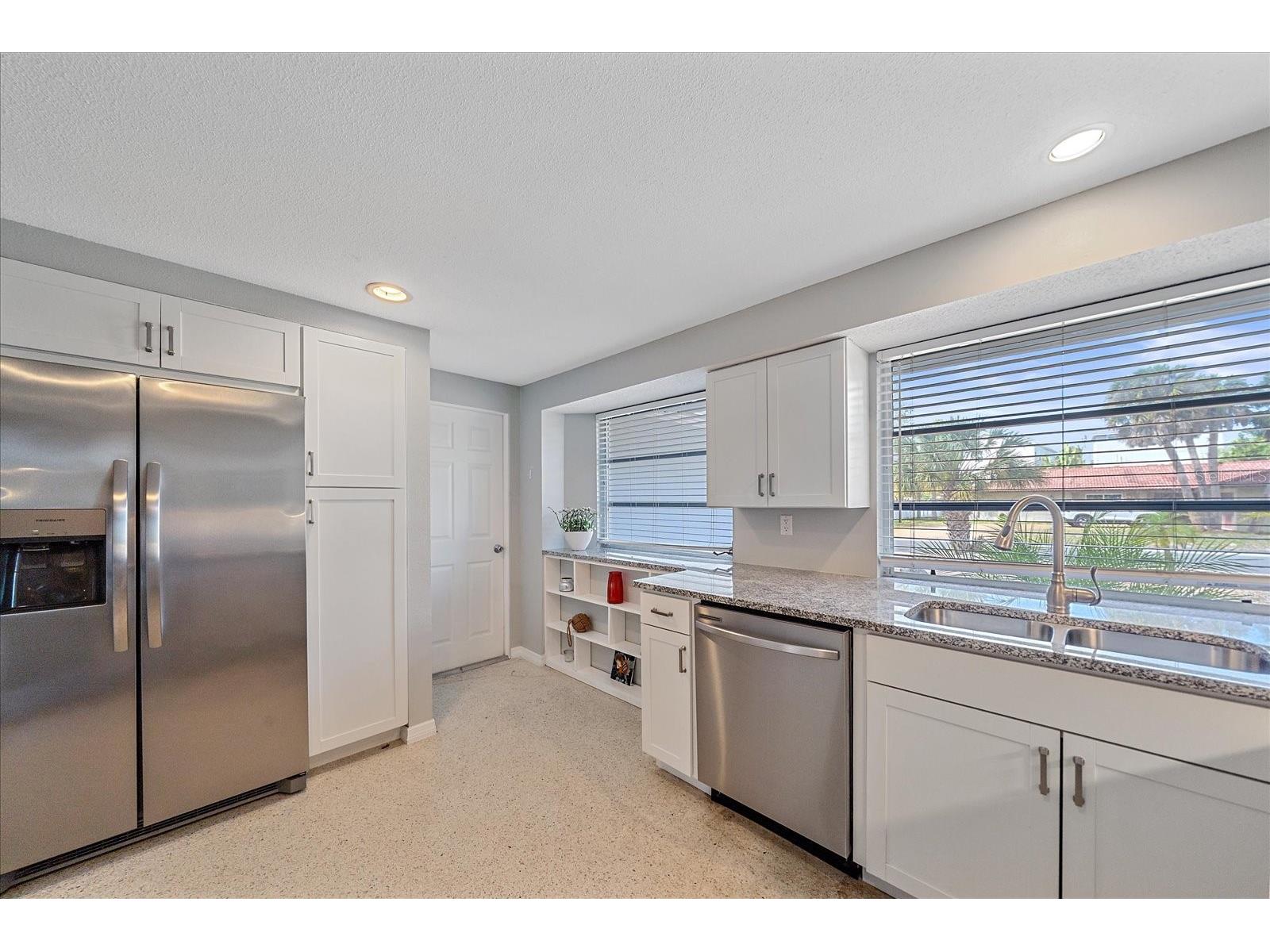 611 Venice Lane Sarasota FL 34242 A4686684 image17