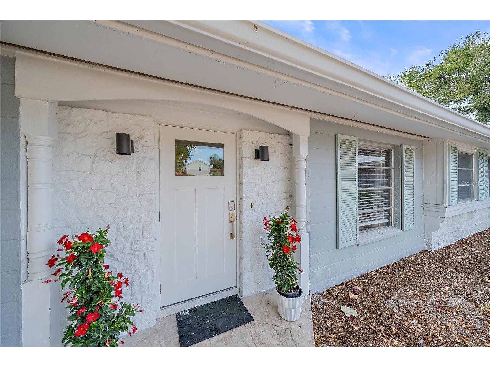 611 Venice Lane Sarasota FL 34242 A4686684 image2