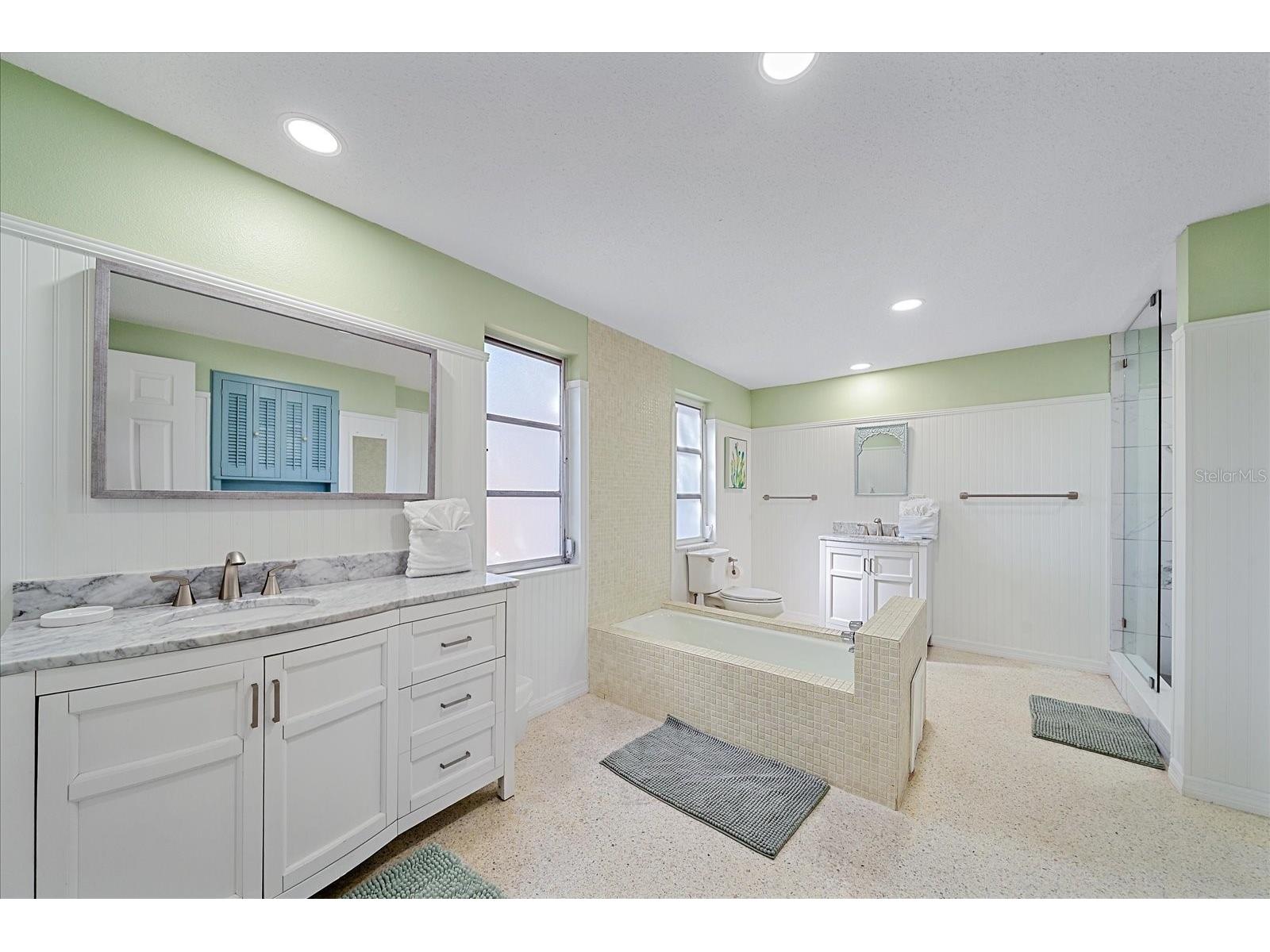 611 Venice Lane Sarasota FL 34242 A4686684 image25