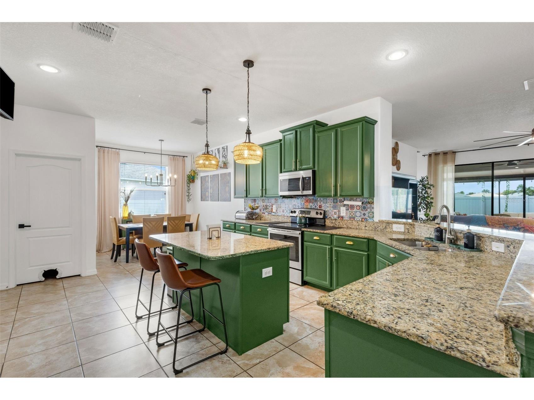 611 Wabash Breeze Circle Ruskin FL 33570 A4699195 image4
