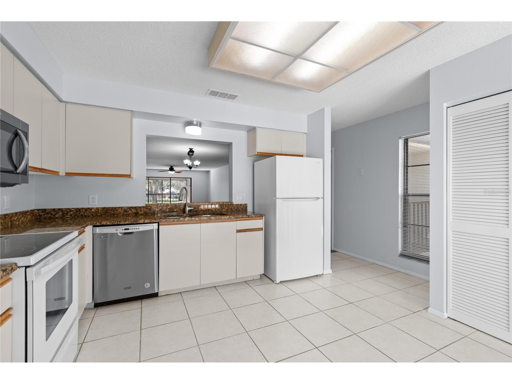 6110 Country Club Way #204 Sarasota FL 34243 A4679300 image13