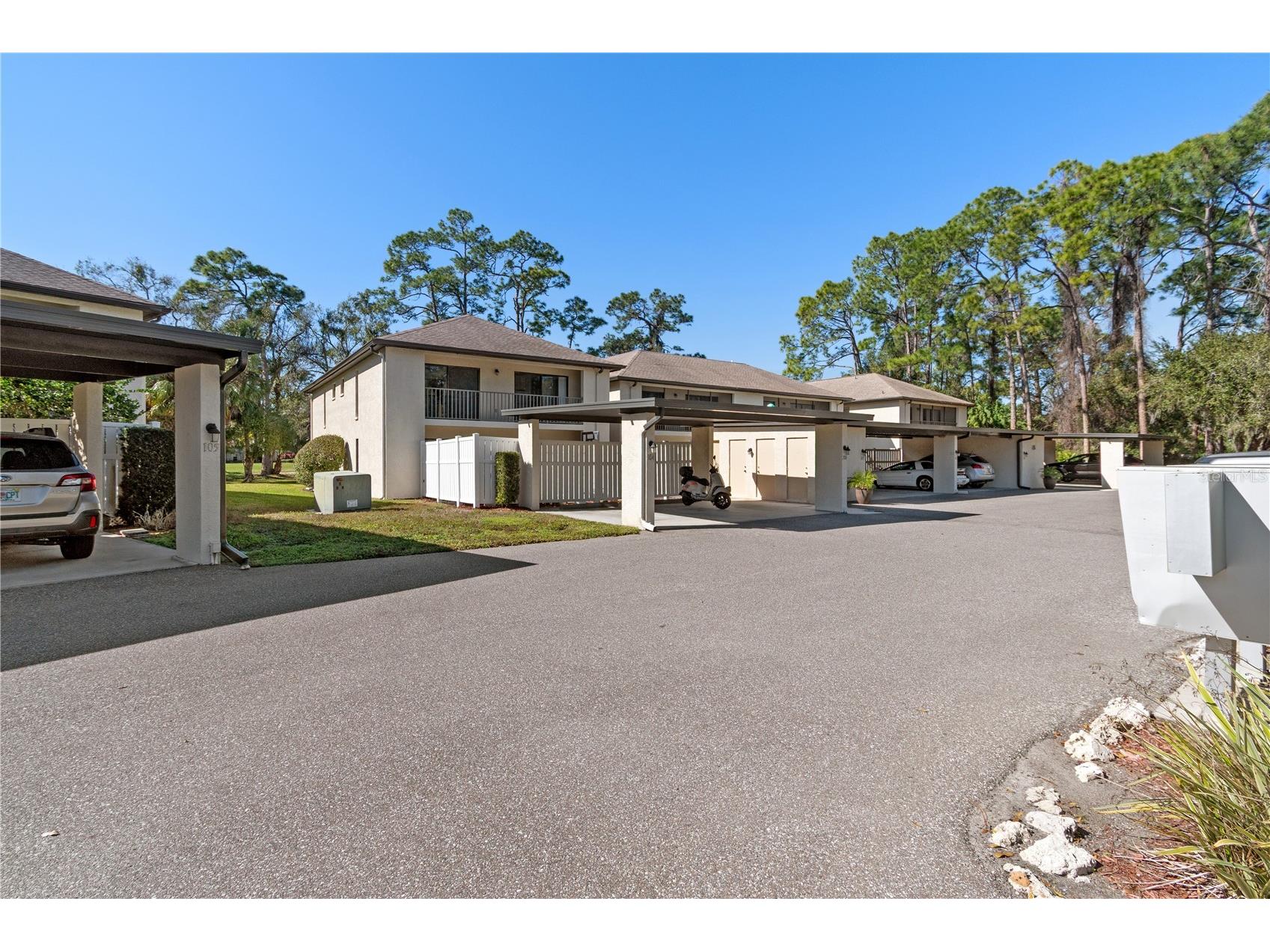 6110 Country Club Way #204 Sarasota FL 34243 A4679300 image2