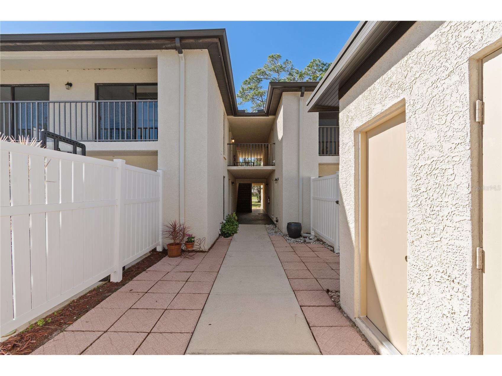 6110 Country Club Way #204 Sarasota FL 34243 A4679300 image8