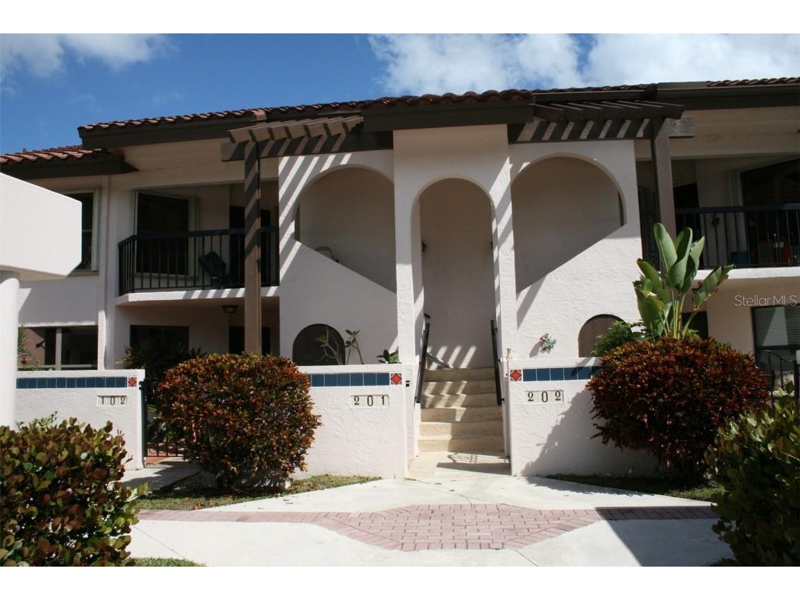 6110 Martinque Drive #201 Stuart FL 34997 W7859507 image1