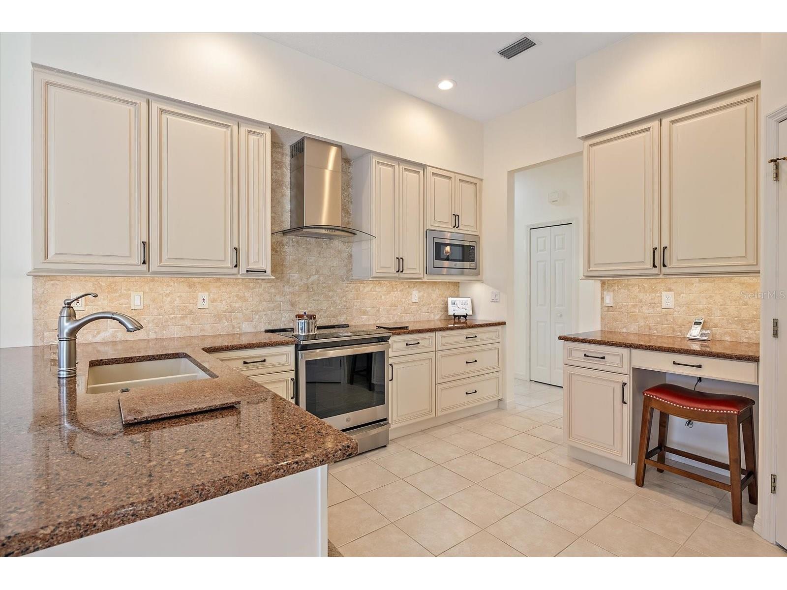 6112 Saddlehorn Avenue Sarasota FL 34243 A4678646 image13