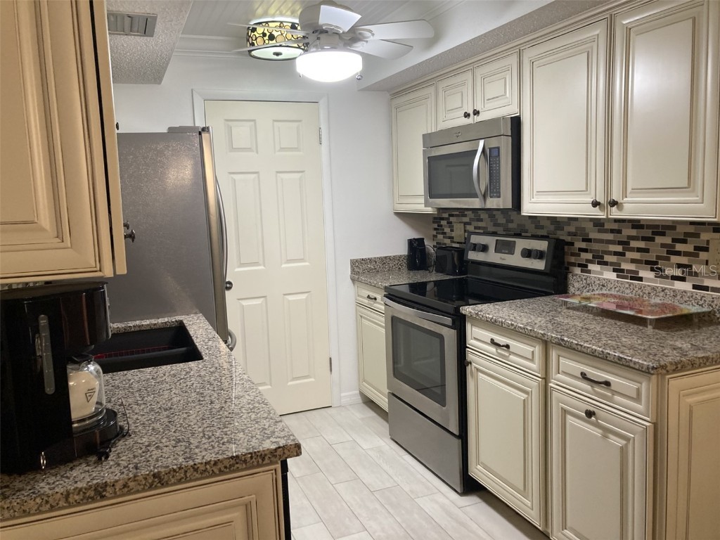 6114 43rd Street W #101E Bradenton FL 34210 A4673836 image8