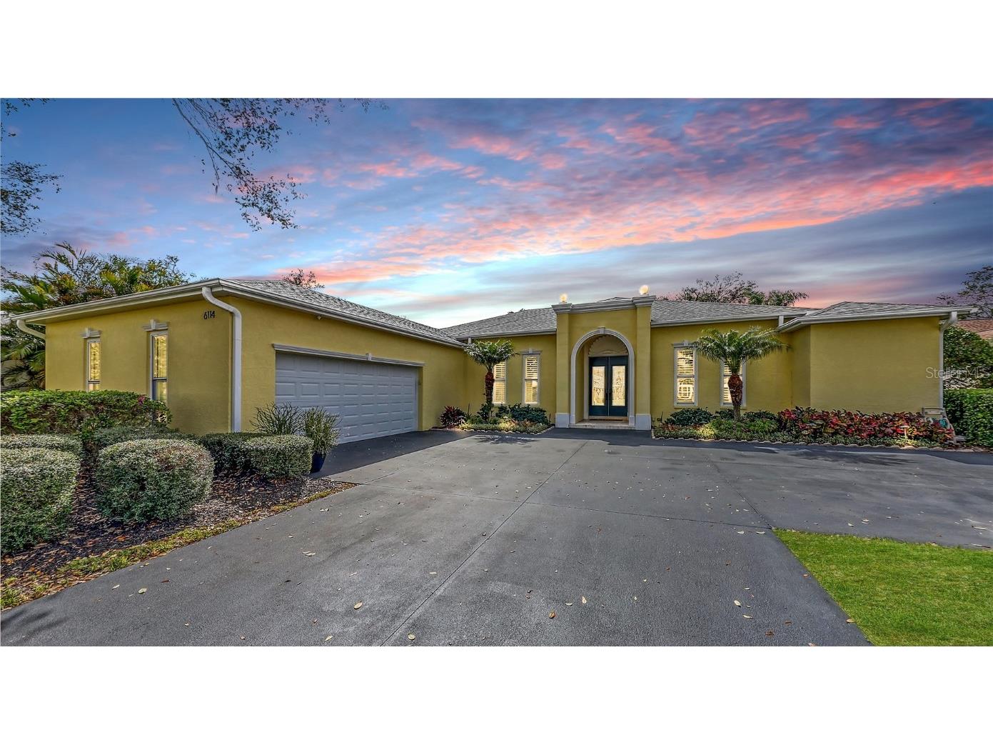 6114 Misty Oaks Street Sarasota FL 34243 A4640886 image1