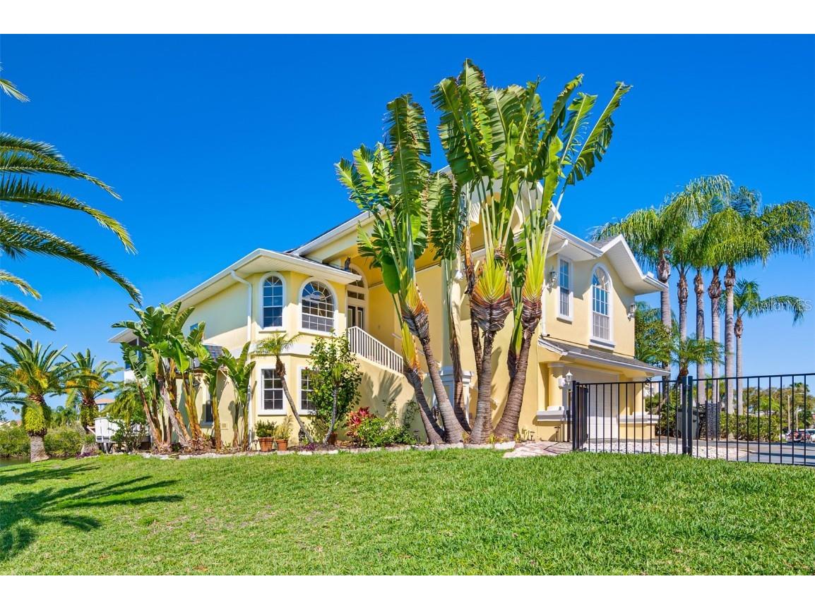 6115 Bayside Drive, New Port Richey, FL, 34652 MLS T3357793 Edina Realty