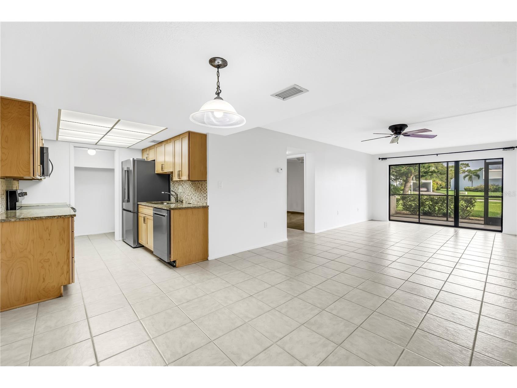 6116 43rd Street W #104D Bradenton FL 34210 A4664500 image14