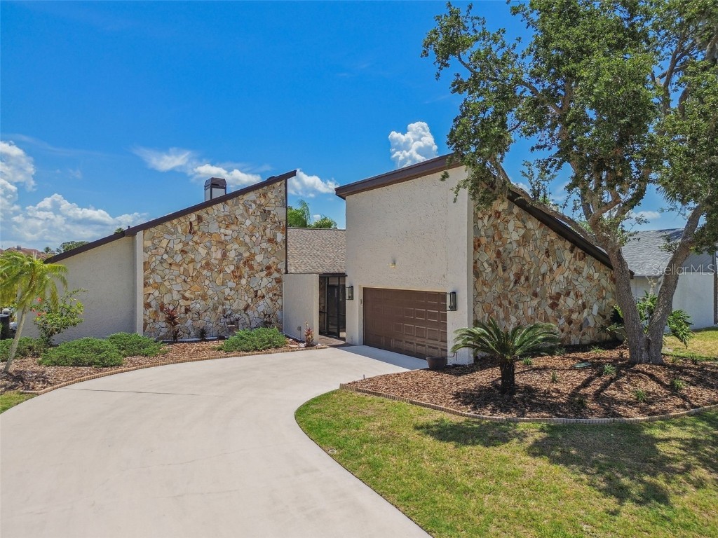 6119 Galleon Way Tampa FL 33615 - Canal TB8390601 image1