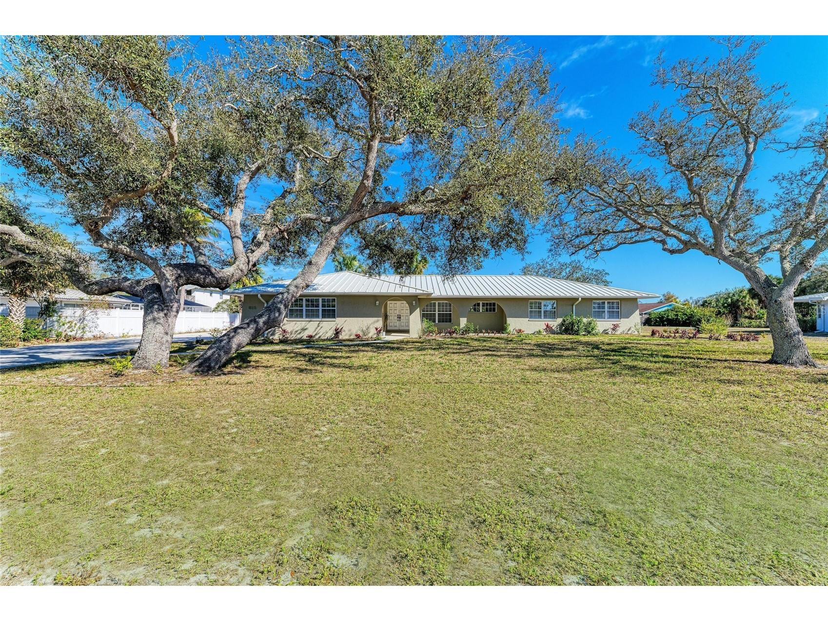 612 Bayshore Road Nokomis FL 34275 - NOKOMIS BEACH- CASEY KEY N6142573 image1