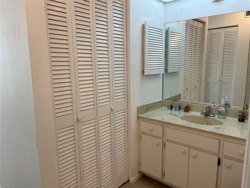 612 Bird Bay Drive S #112CAR Venice FL 34285 N6139718 image11