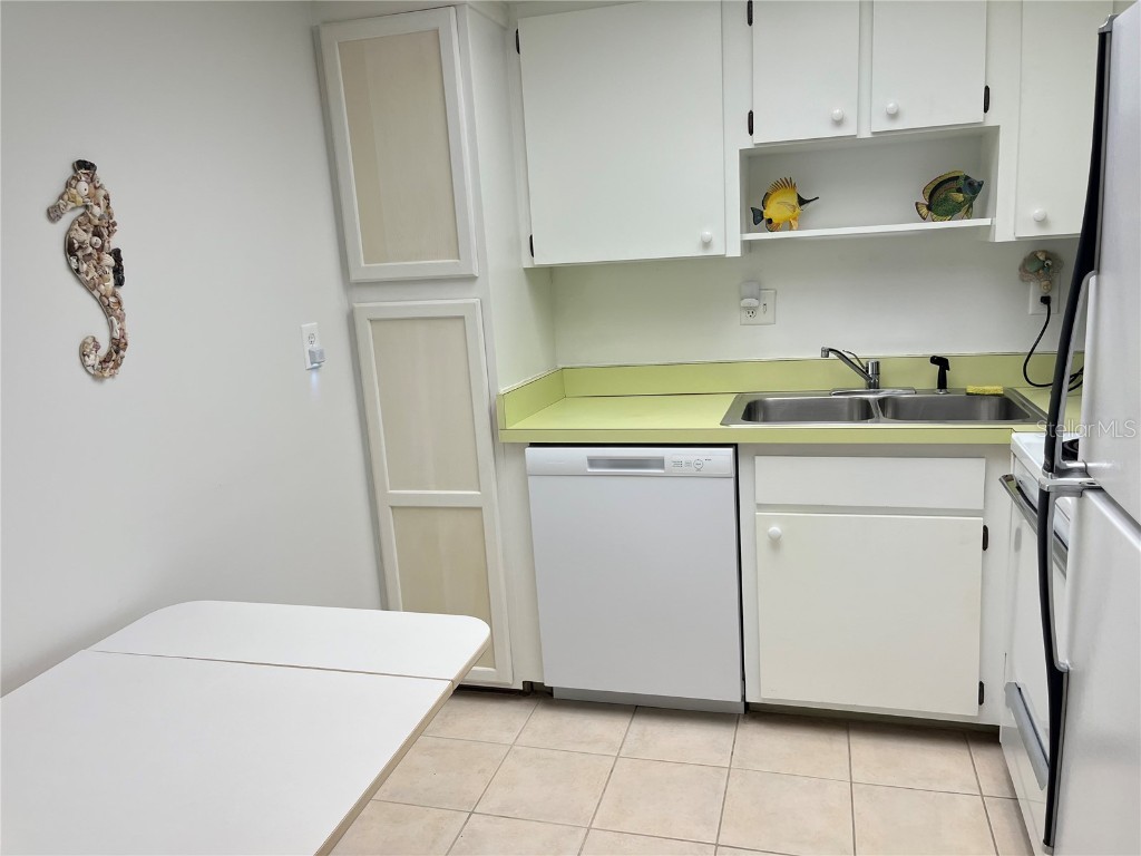 612 Bird Bay Drive S #112CAR Venice FL 34285 N6139718 image2