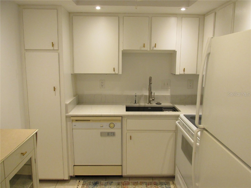 612 Bird Bay Drive S #218CAR Venice FL 34285 N6132388 image2