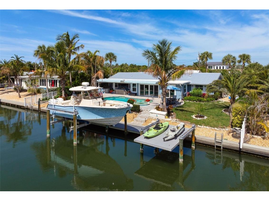 612 Emerald Lane Holmes Beach FL 34217 A4602365 image1