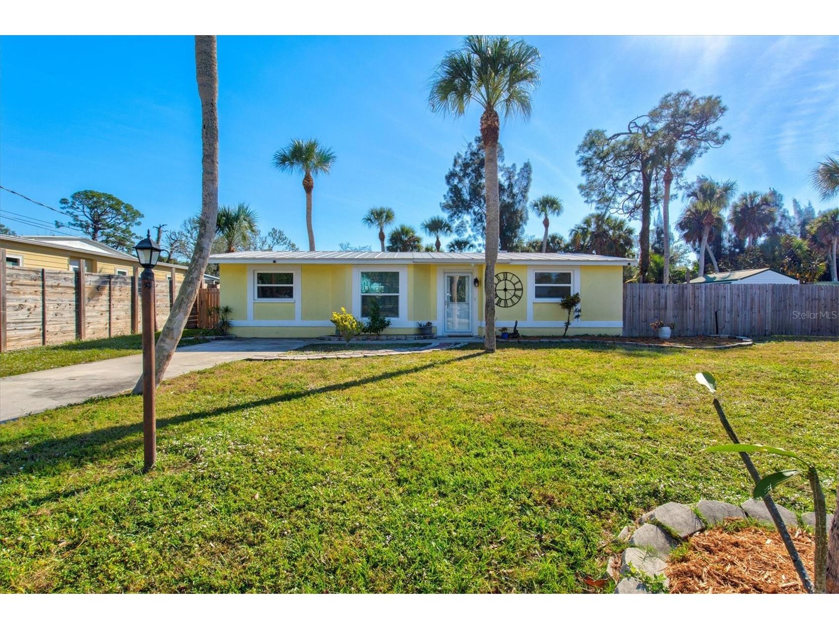 612 Frances Street Nokomis FL 34275 A4683672 image1