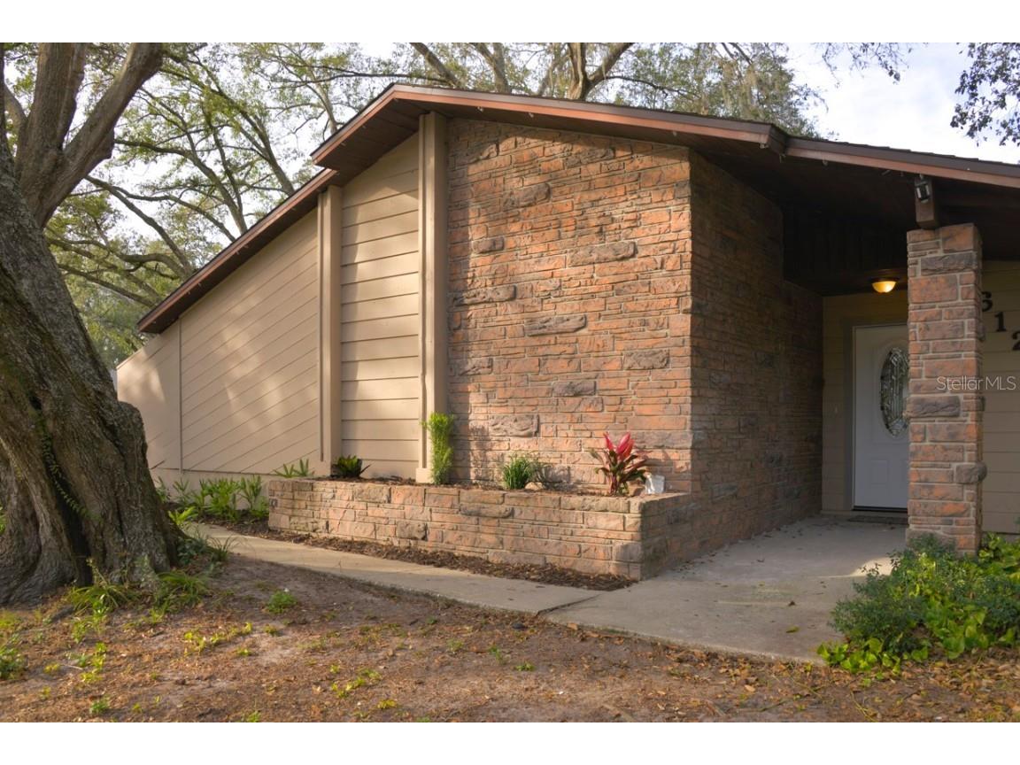 612 King Louis Court Seffner FL 33584 U8188222 image1