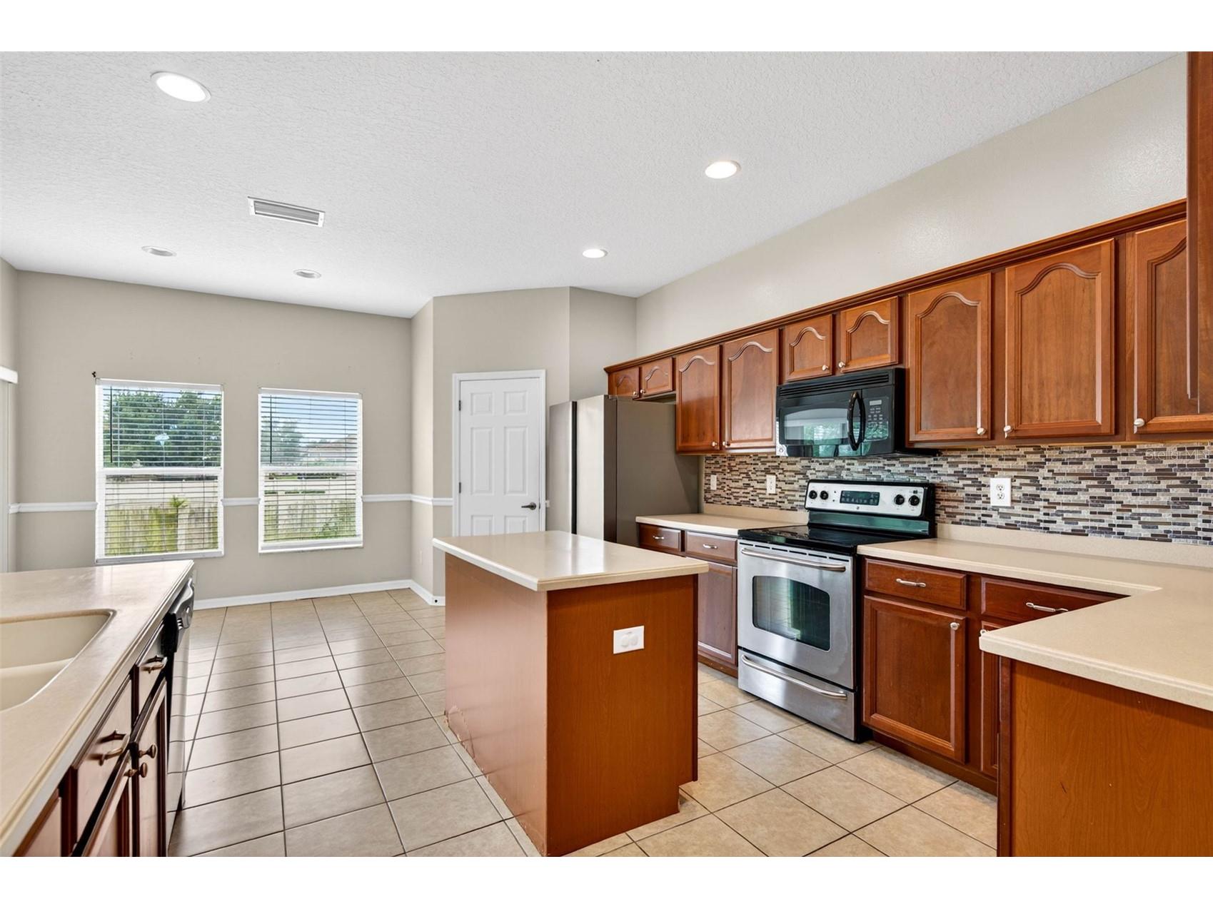 612 Marion Hill Lane Ruskin FL 33570 TB8496851 image10