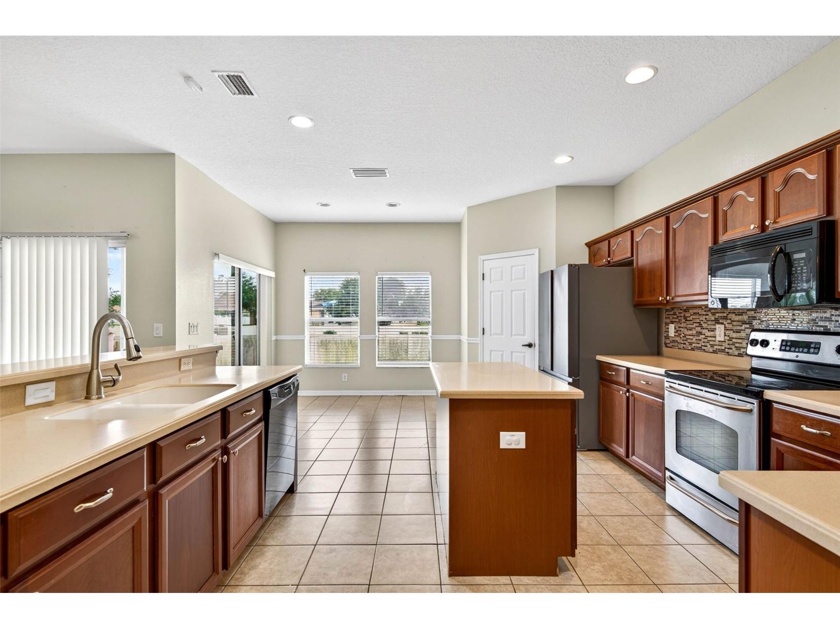 612 Marion Hill Lane Ruskin FL 33570 TB8496851 image42