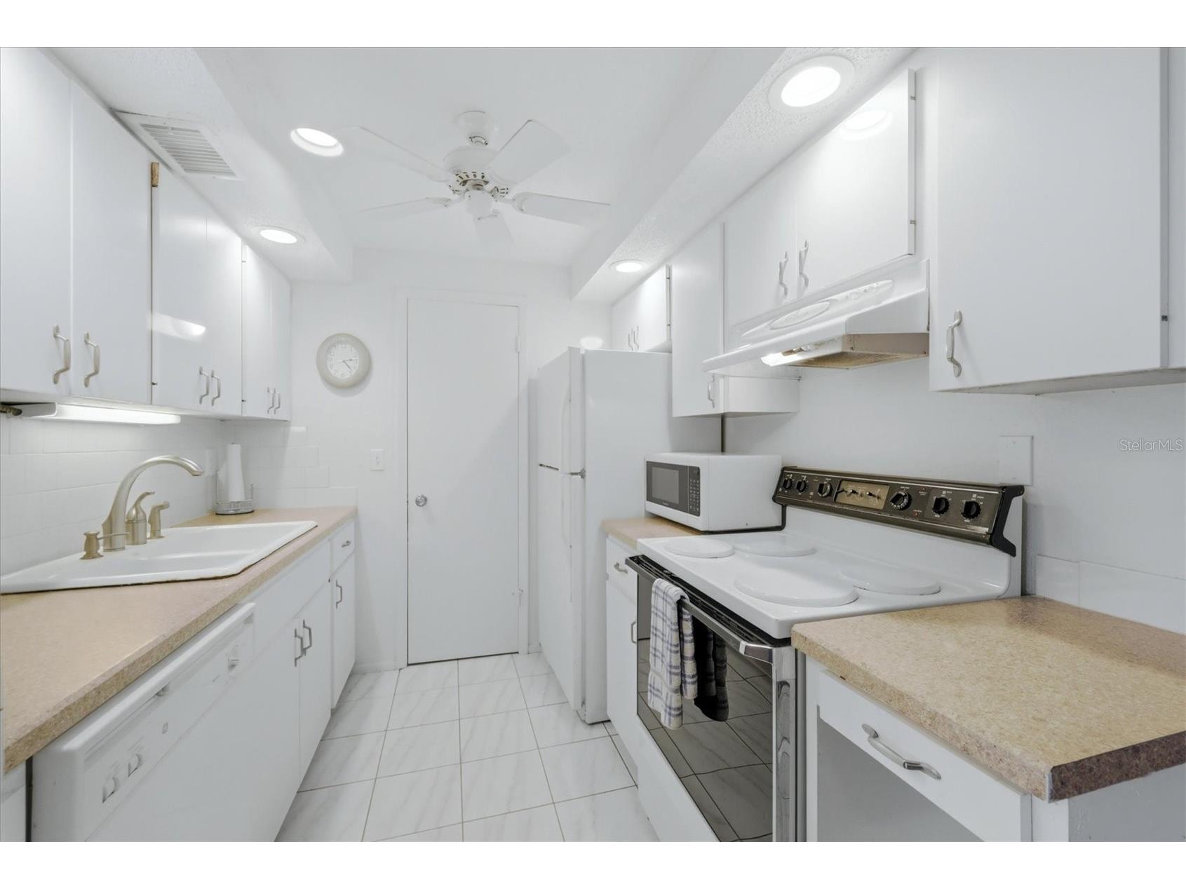 6120 43rd Street W #407B Bradenton FL 34210 A4690572 image21