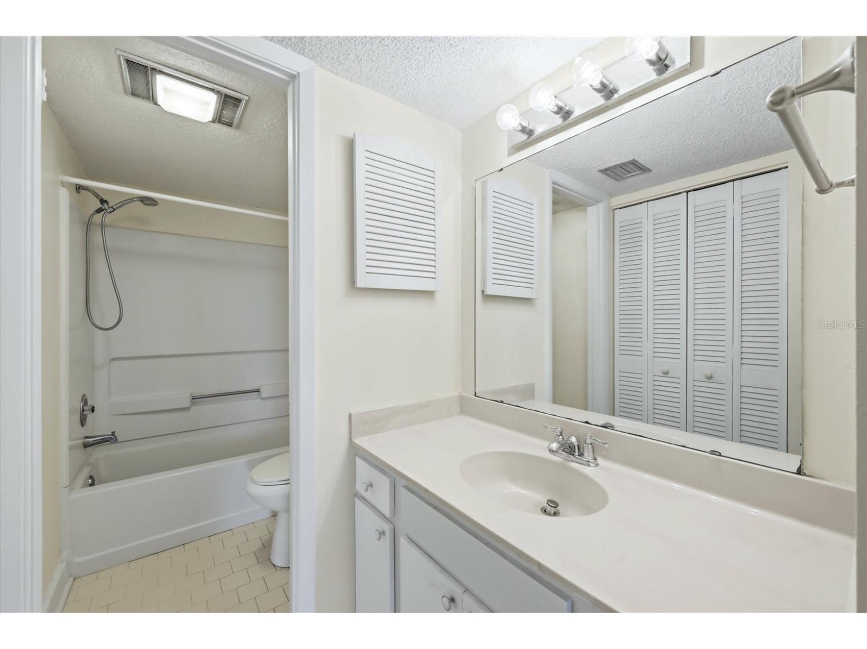 6120 43rd Street W #407B Bradenton FL 34210 A4690572 image32