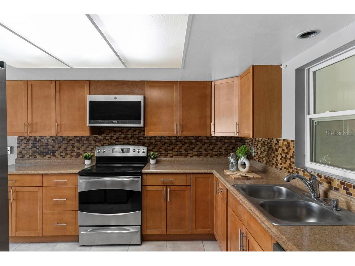 6120 Castlewood Lane Orlando FL 32808 O6369162 image10