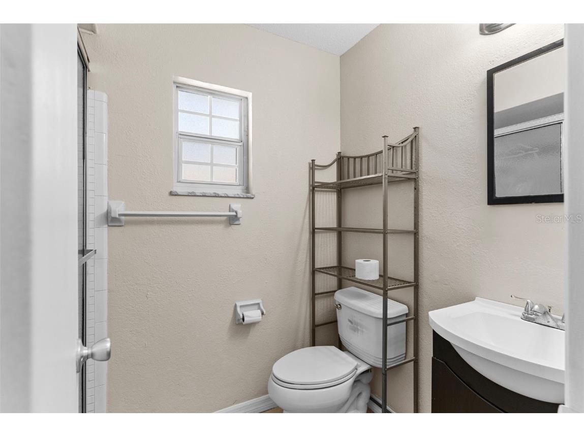 6120 Castlewood Lane Orlando FL 32808 O6369162 image18