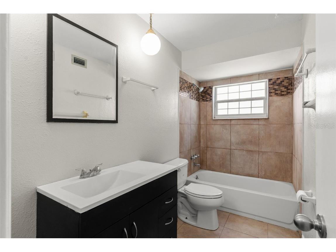 6120 Castlewood Lane Orlando FL 32808 O6369162 image20