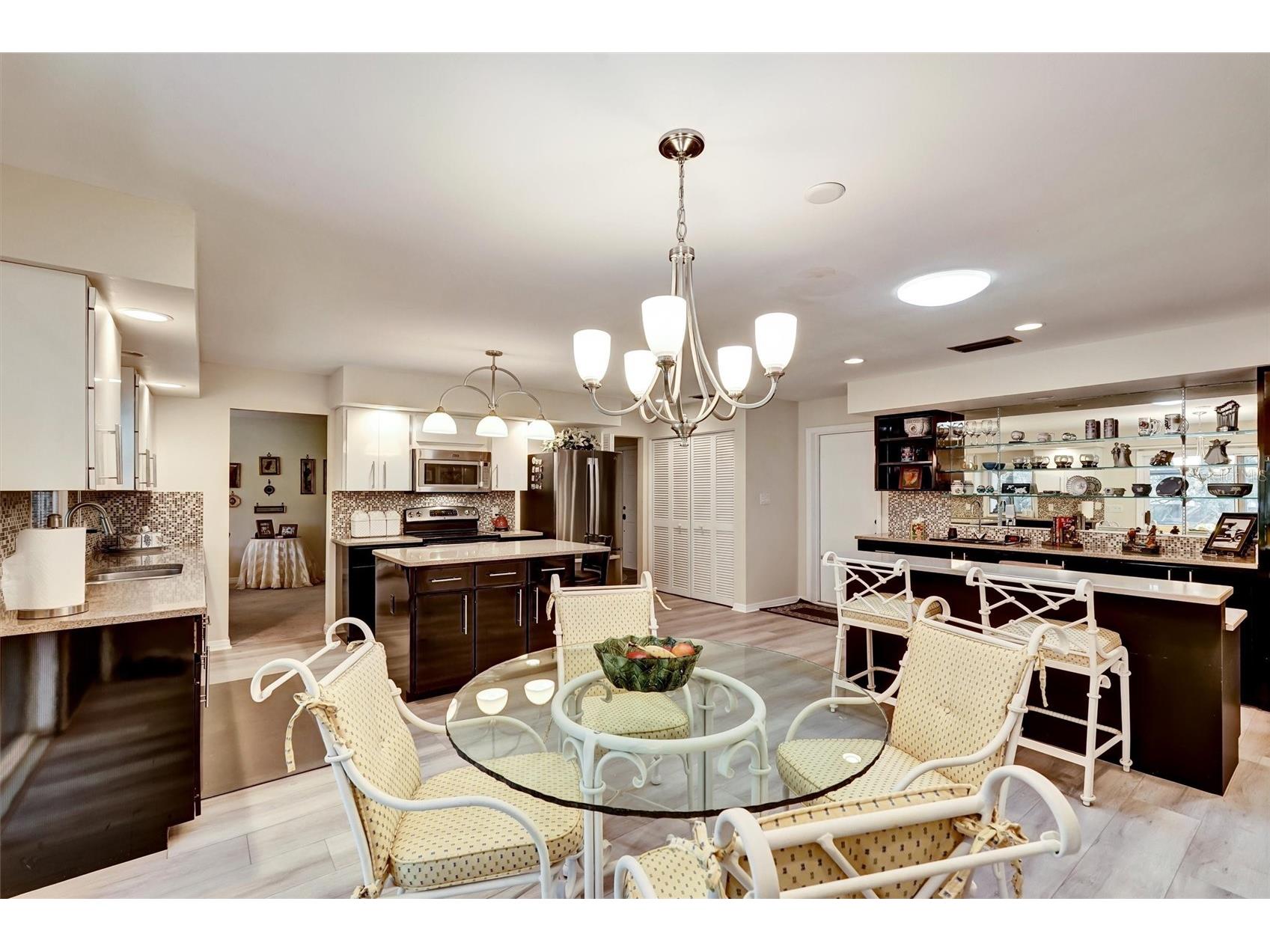 6120 Wilshire Circle #6 Sarasota FL 34238 - Mirror Lake A4678904 image4