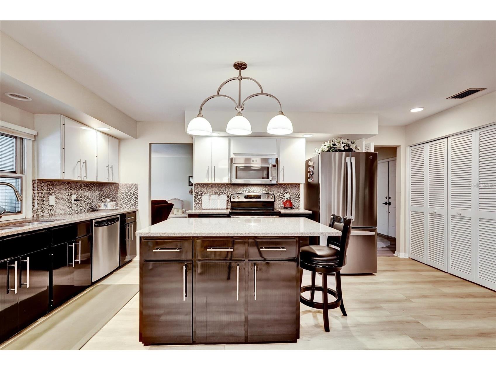 6120 Wilshire Circle #6 Sarasota FL 34238 - Mirror Lake A4678904 image5