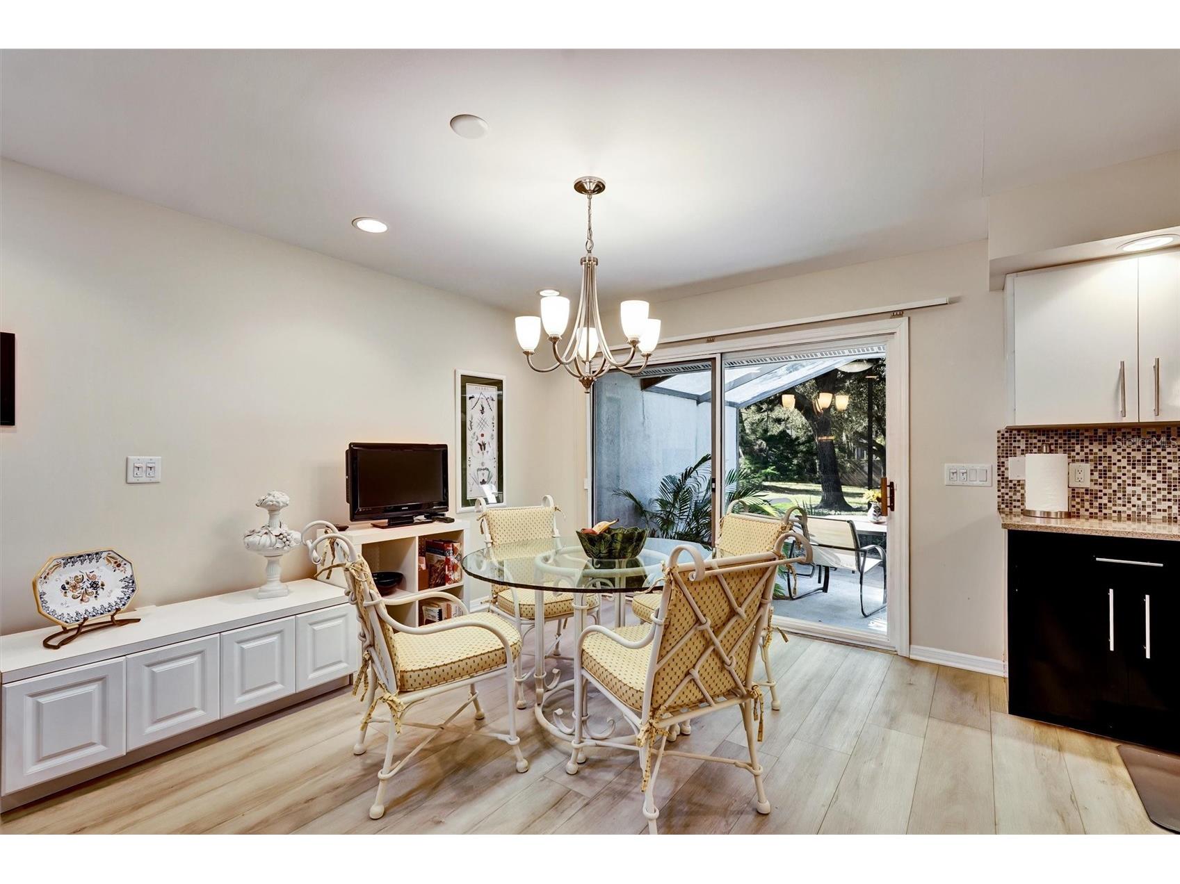 6120 Wilshire Circle #6 Sarasota FL 34238 - Mirror Lake A4678904 image7