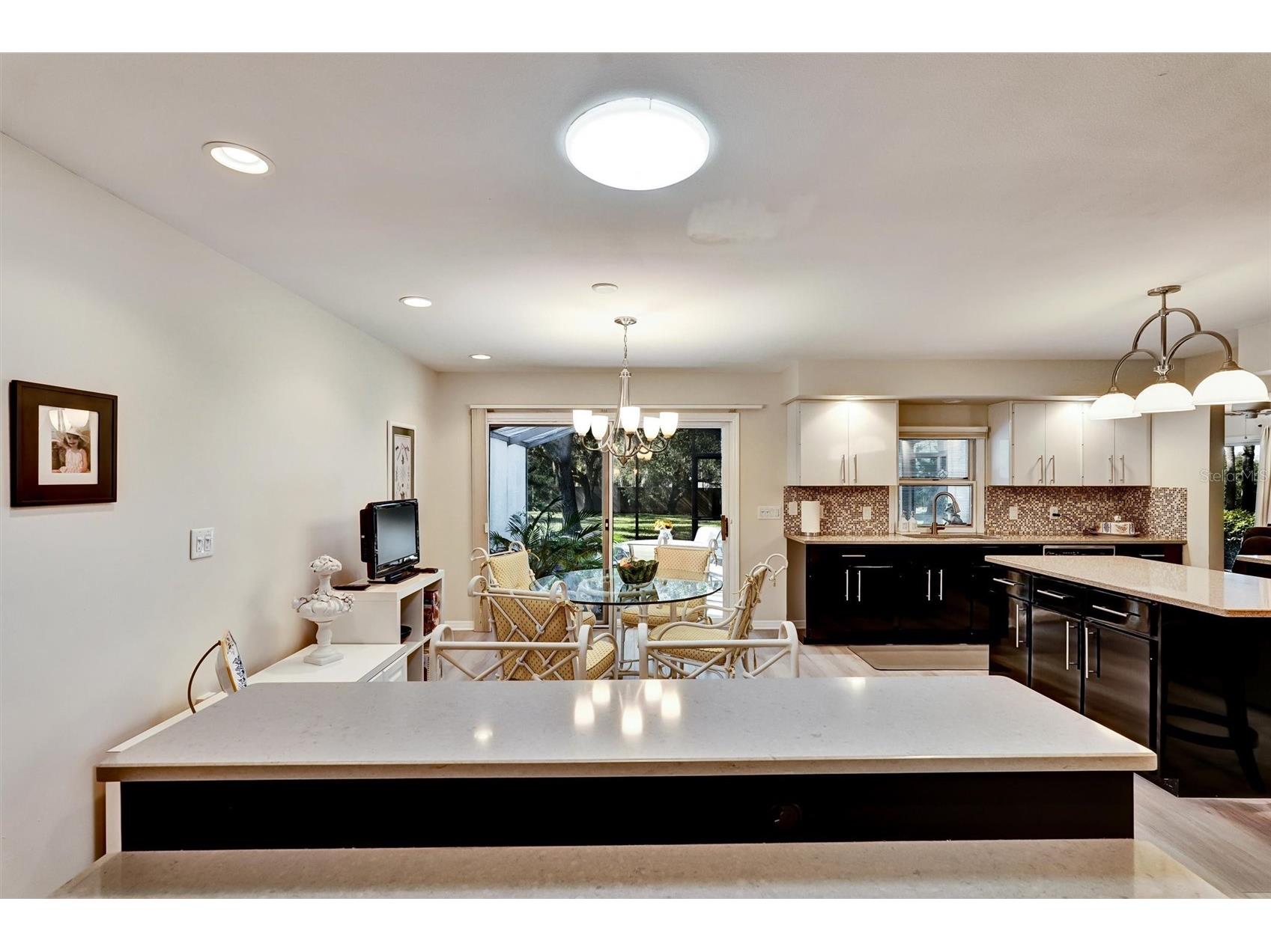 6120 Wilshire Circle #6 Sarasota FL 34238 - Mirror Lake A4678904 image8