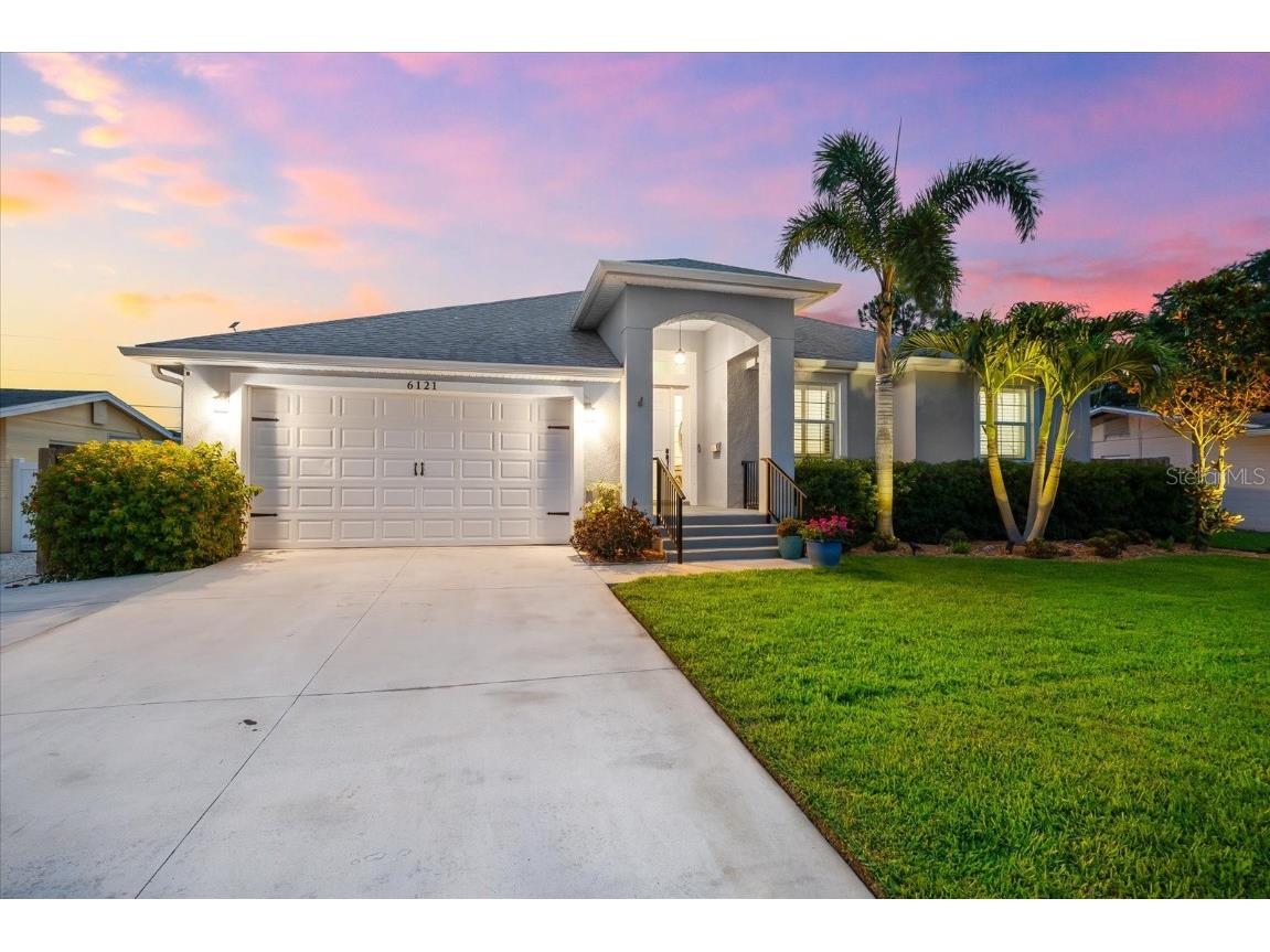 6121 33rd Avenue N Saint Petersburg FL 33710 TB8382681 image1