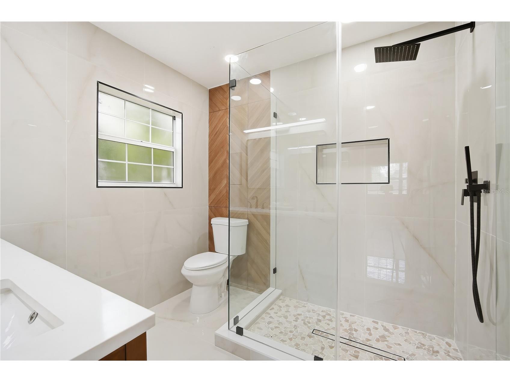 6121 Whiteway Drive Tampa FL 33617 TB8513382 image15