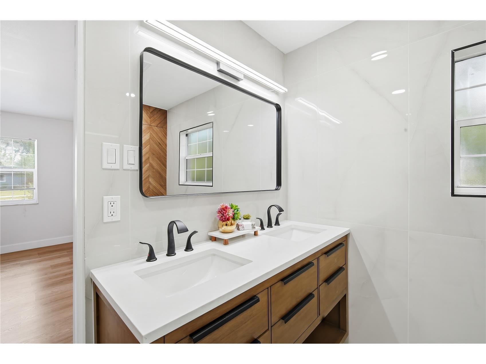 6121 Whiteway Drive Tampa FL 33617 TB8513382 image16