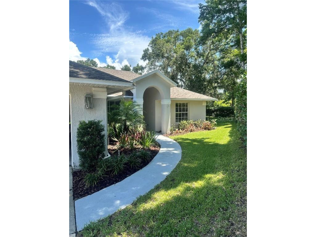 613 Huron Place Mount Dora FL 32757 - LAKE DORA G5084193 image1