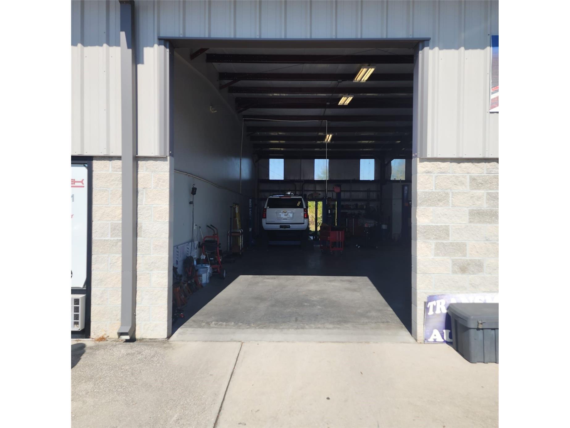 6131 Anderson Road Tampa FL 33634 TB8467247 image1