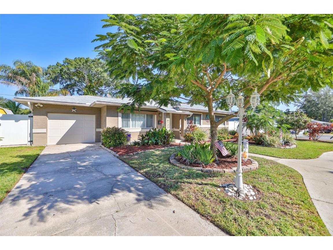 6133 Fairfield Avenue S Saint Petersburg FL 33707 U8220575 image1