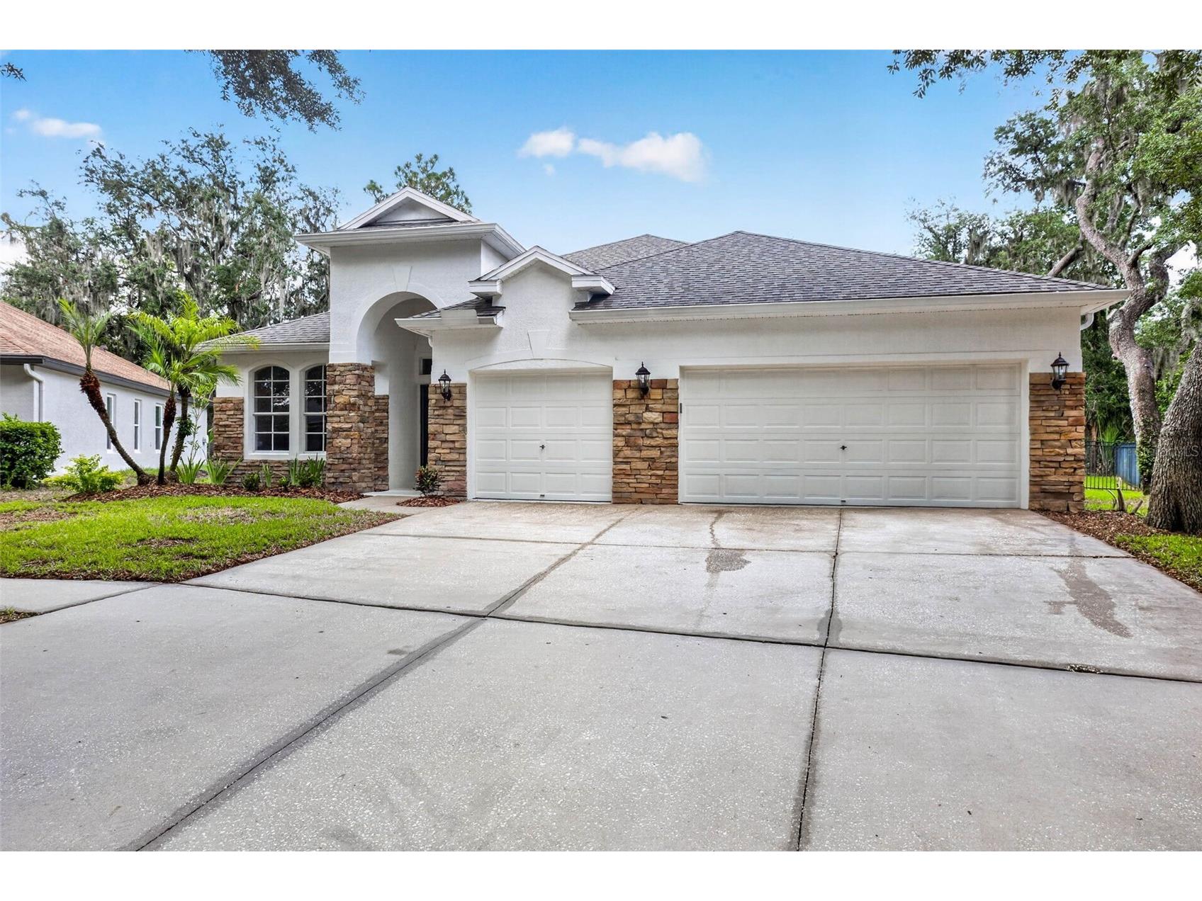 6135 Whimbrelwood Drive Lithia FL 33547 TB8528075 image1