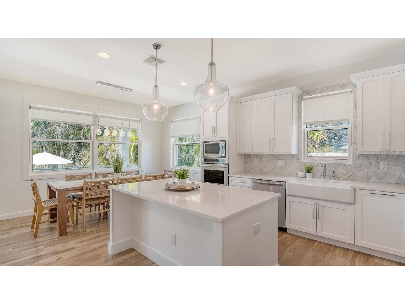 6136 Hollywood Boulevard Sarasota FL 34231 A4674886 image10