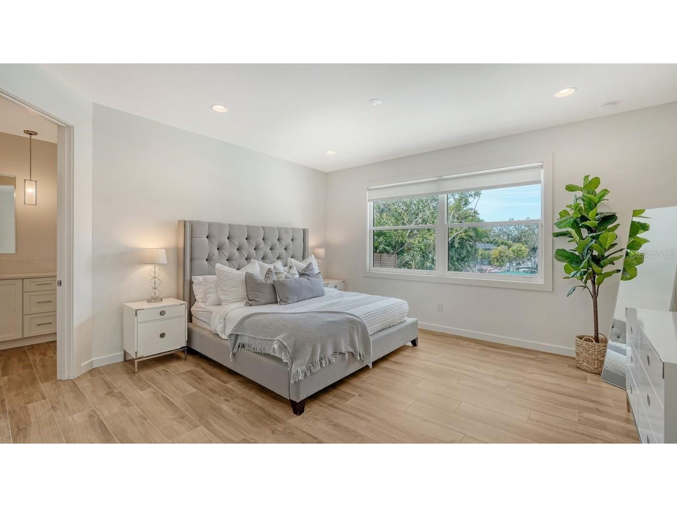 6136 Hollywood Boulevard Sarasota FL 34231 A4674886 image12