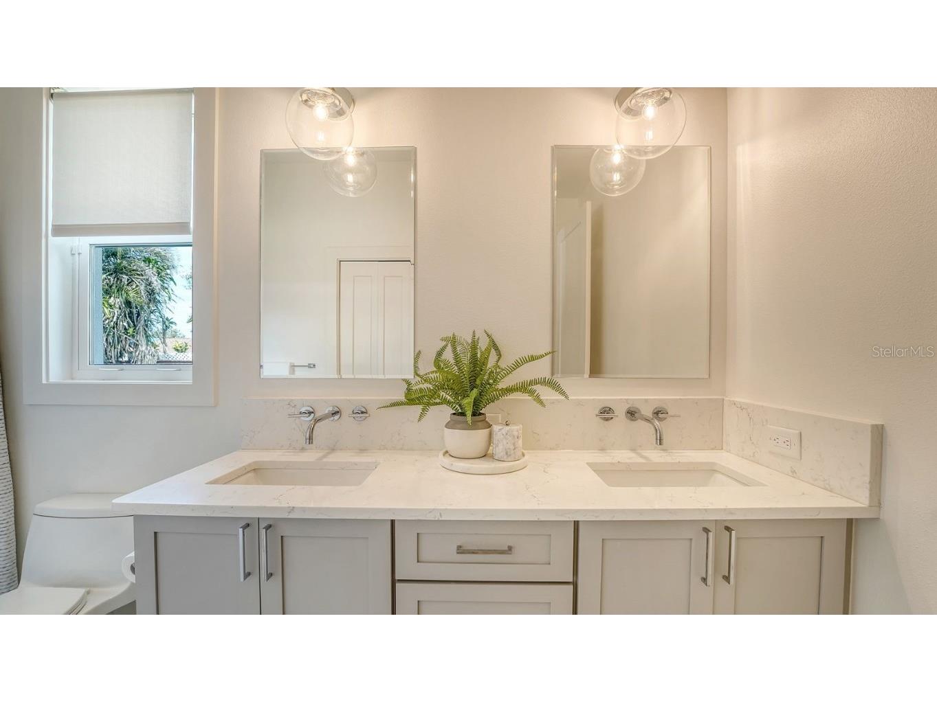 6136 Hollywood Boulevard Sarasota FL 34231 A4674886 image19