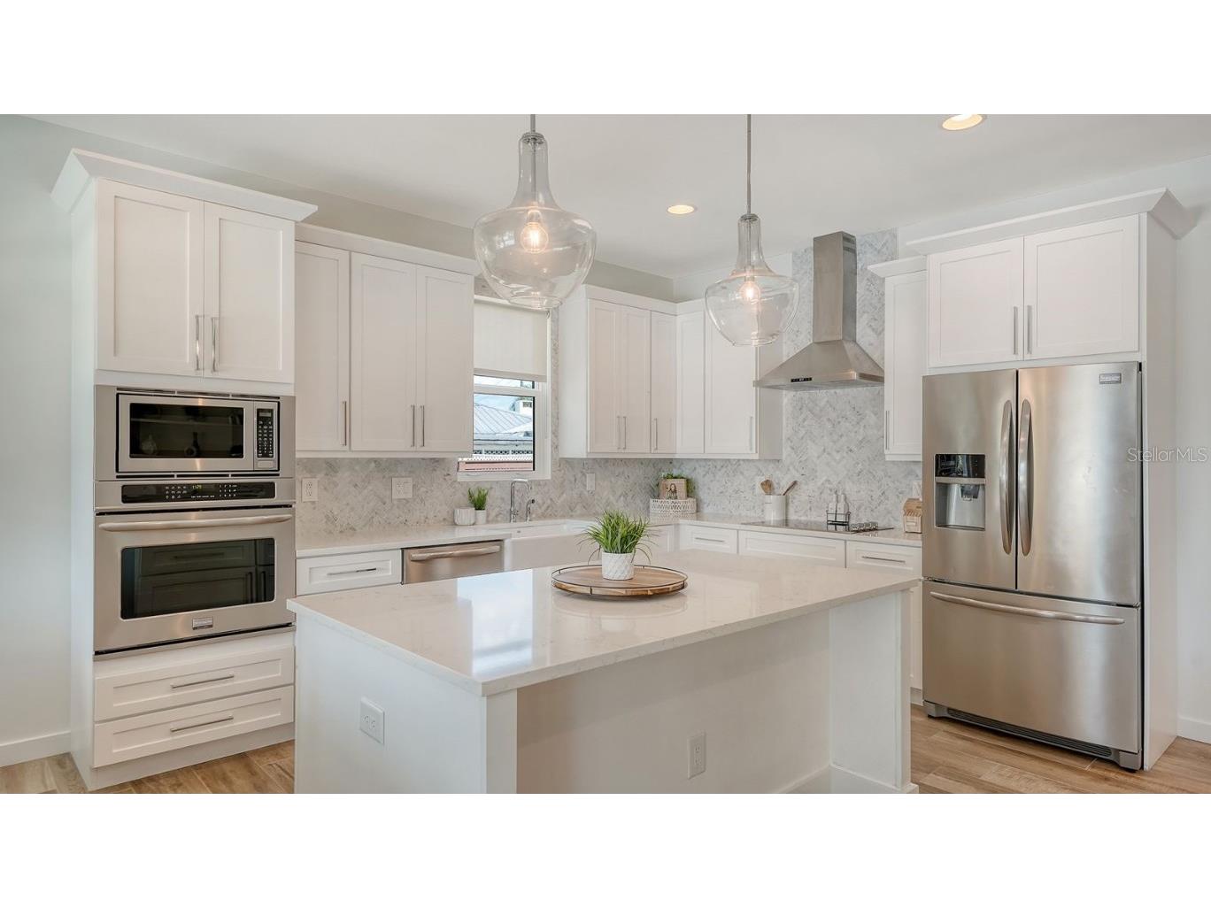 6136 Hollywood Boulevard Sarasota FL 34231 A4674886 image9