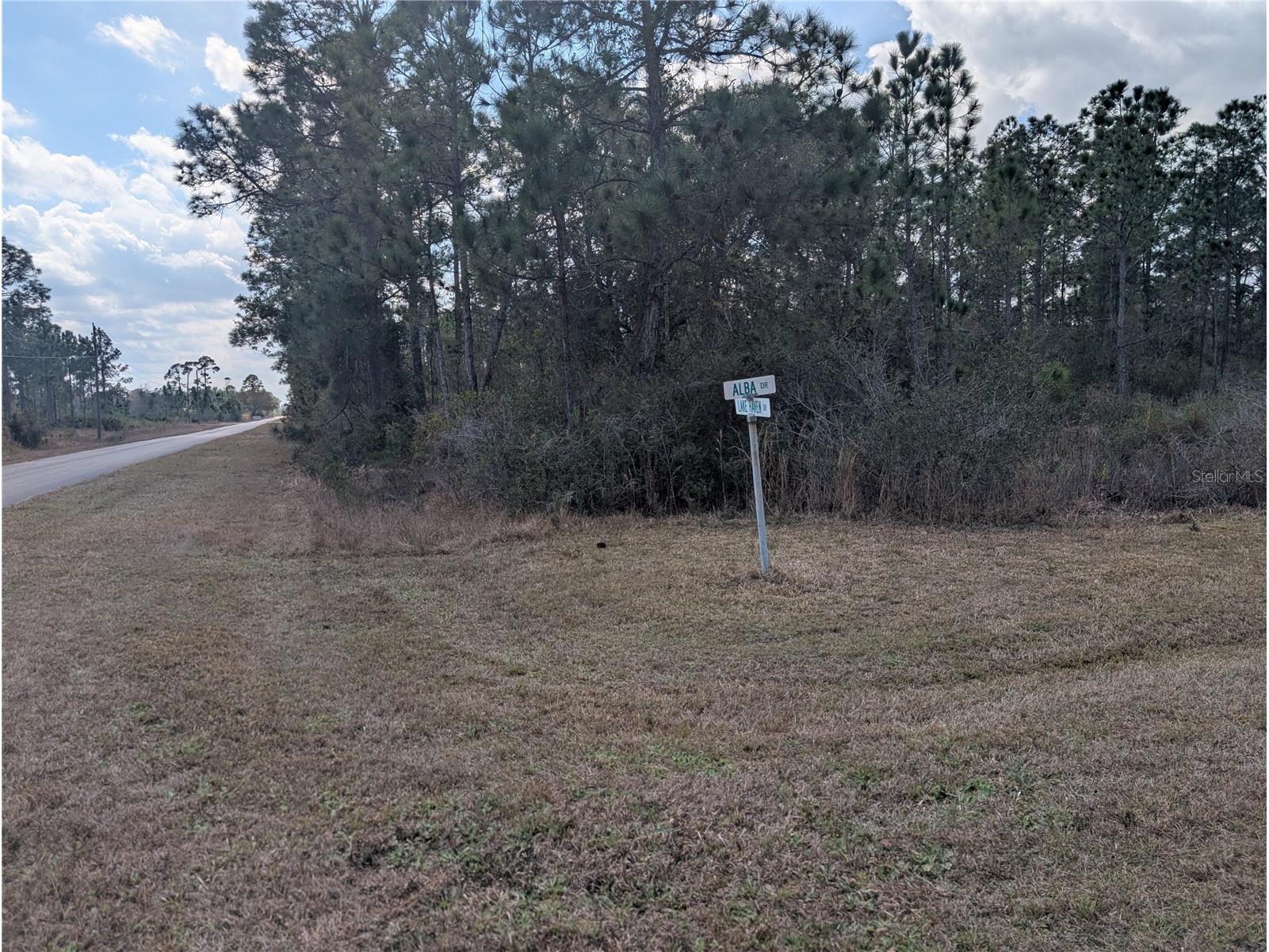 614 Alba Drive Indian Lake Estates FL 33855 - LAKE WALK-IN-WATER P4937893 image1