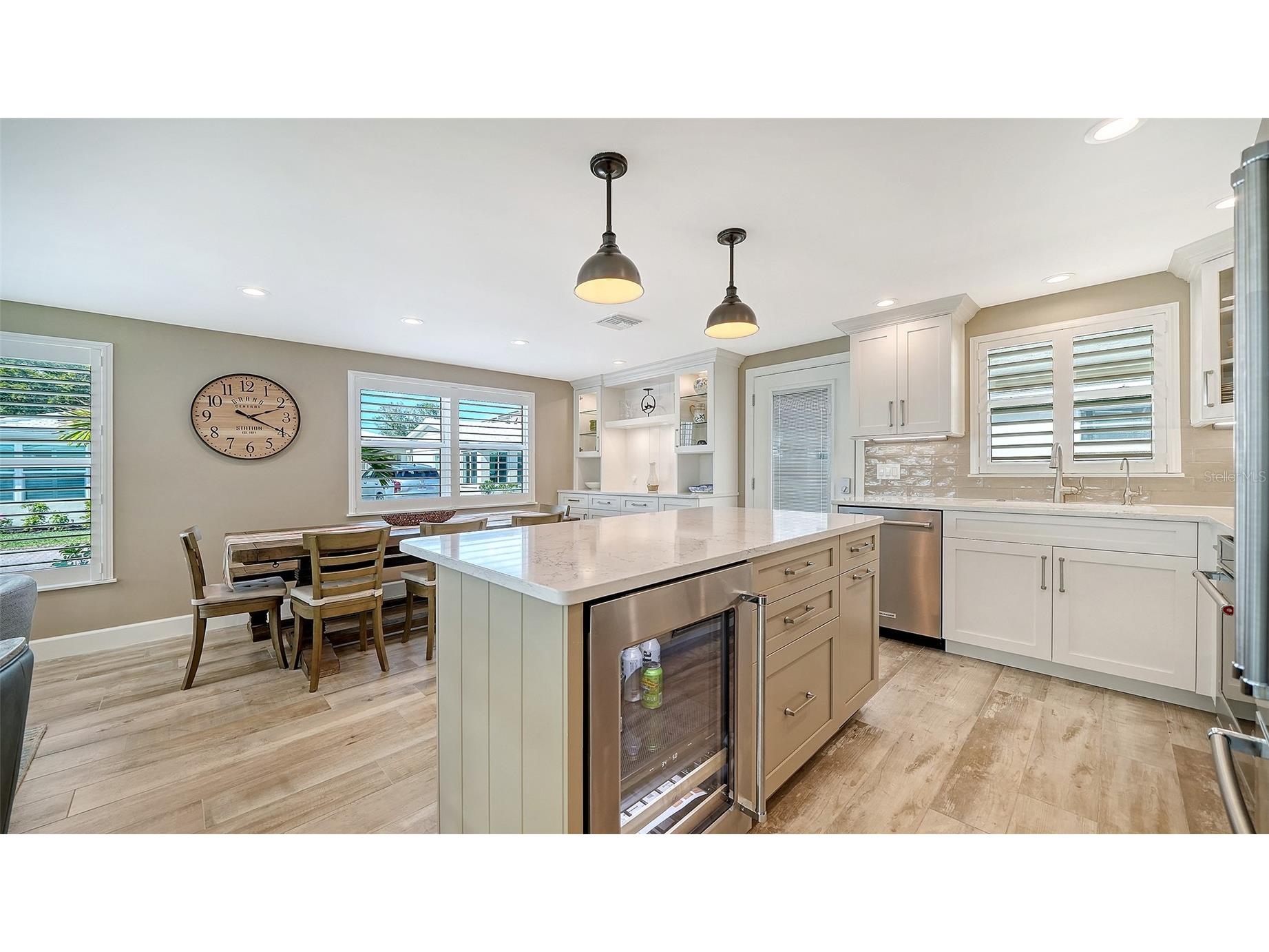 6140 Midnight Pass Road #B6 Sarasota FL 34242 A4682734 image17