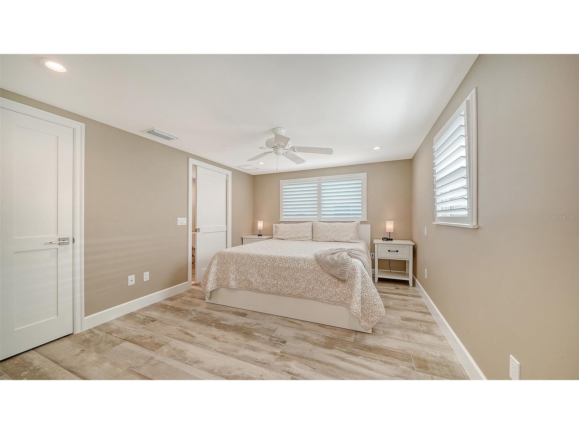 6140 Midnight Pass Road #B6 Sarasota FL 34242 A4682734 image24