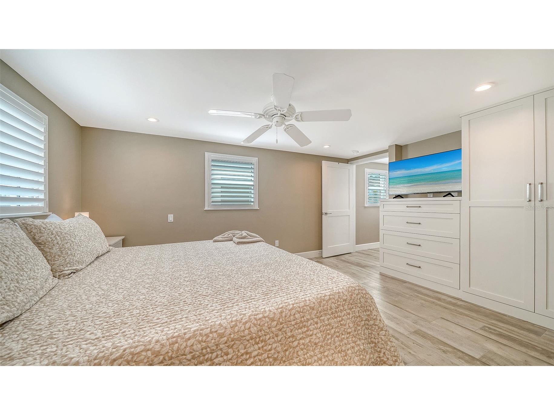 6140 Midnight Pass Road #B6 Sarasota FL 34242 A4682734 image26