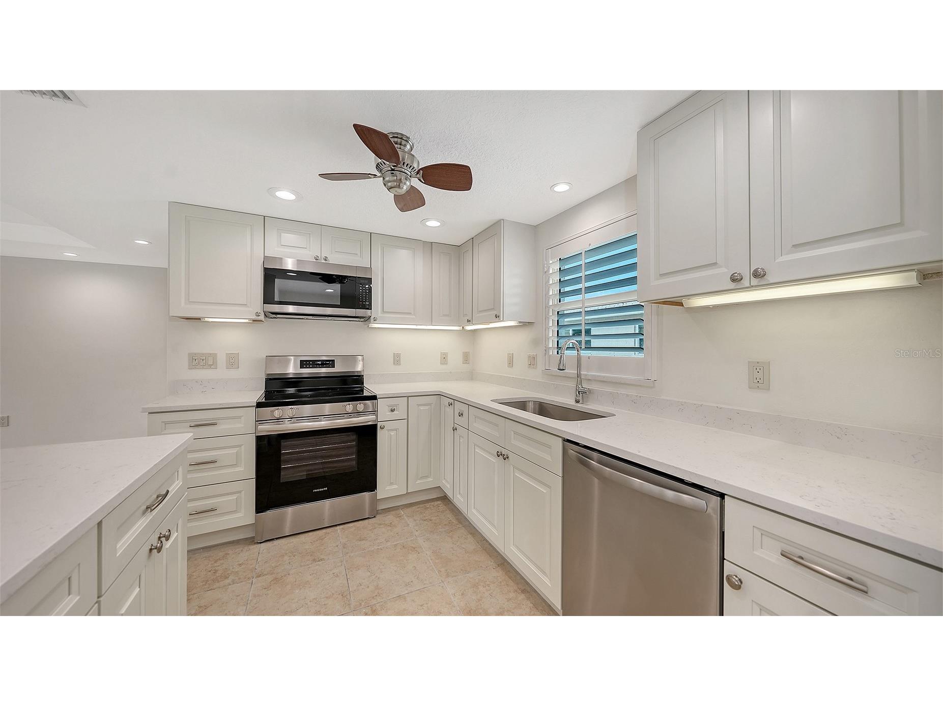 6140 Midnight Pass Road #C-2 Sarasota FL 34242 A4688739 image5