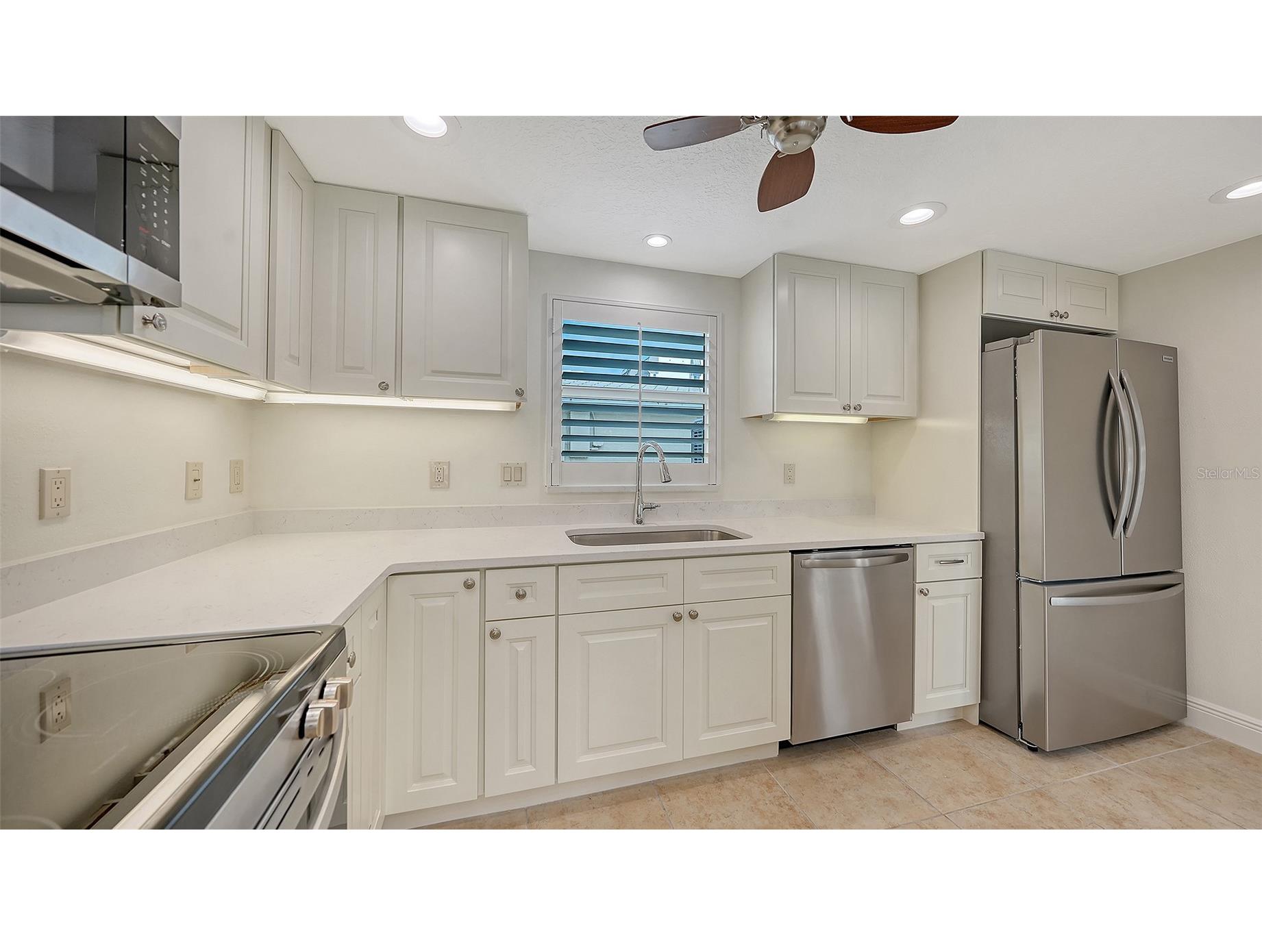 6140 Midnight Pass Road #C-2 Sarasota FL 34242 A4688739 image9