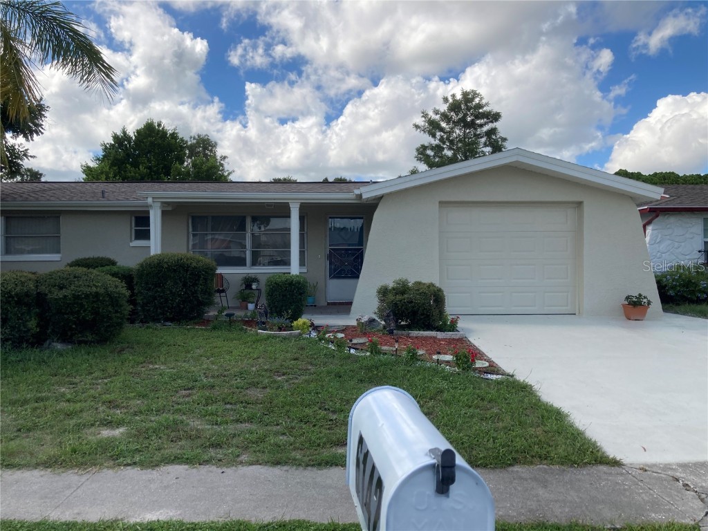 6142 11th Avenue New Port Richey FL 34653 W7864137 image1